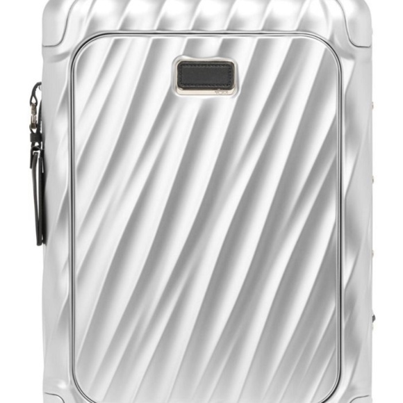 tumi aluminium backpack – Sleek And Safe Laptop Bag for Travel It has a multitude of organizational pockets for everything from your laptop to your phone TUMI